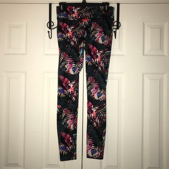 ⭐️VSPink Ultimate”Tropical Palm”Set Size-S(?M)⭐️ - Picture 6 of 7